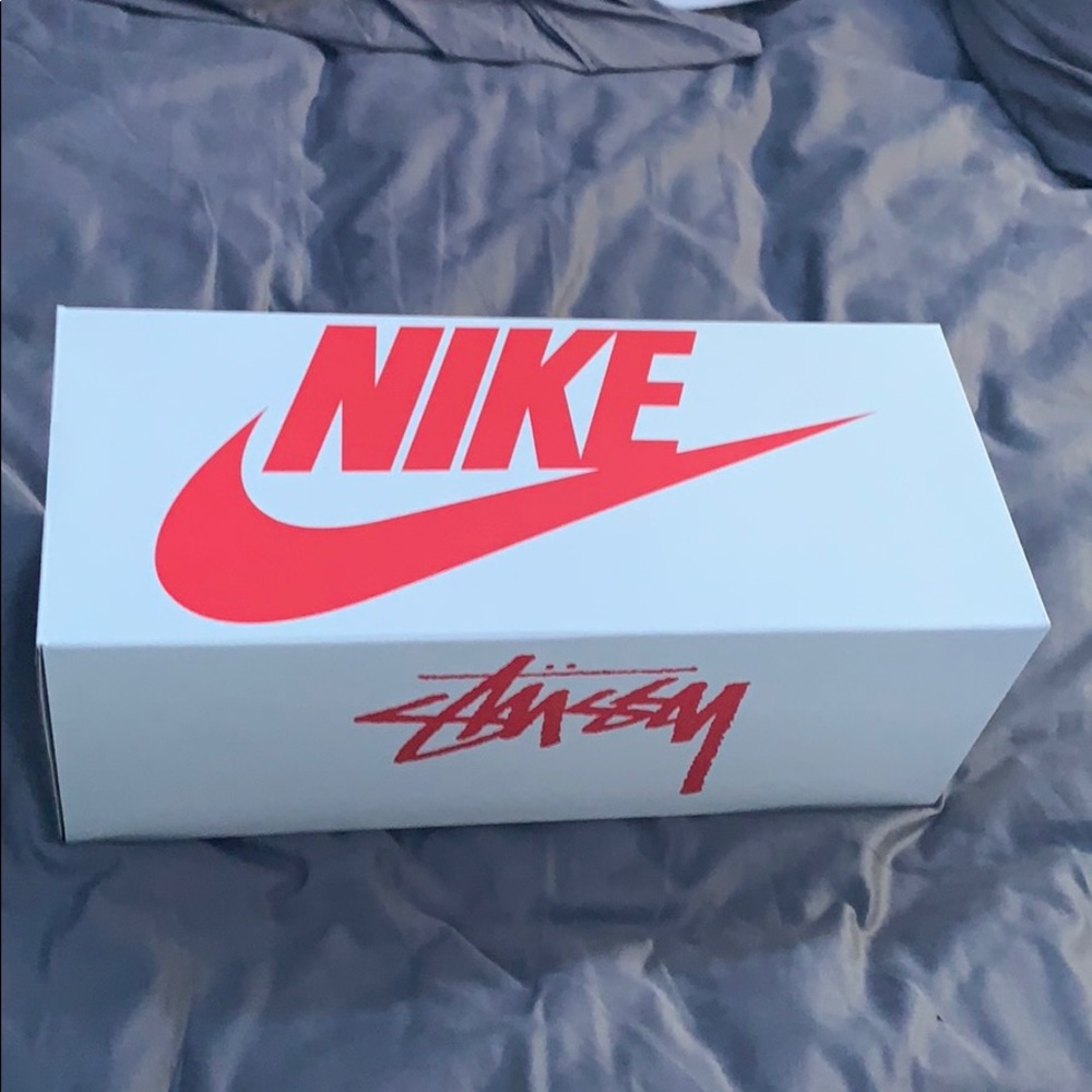 STUSSY X NIKE BENASSI OFF NOIR
